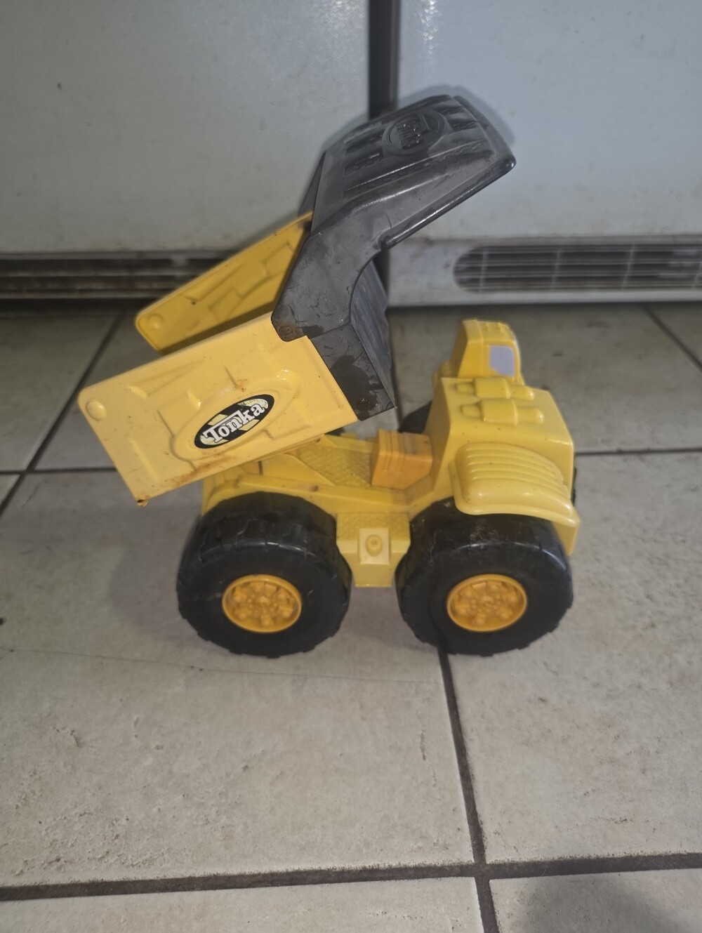 2001 Tonka Part-Metal / Plastic Dump Truck